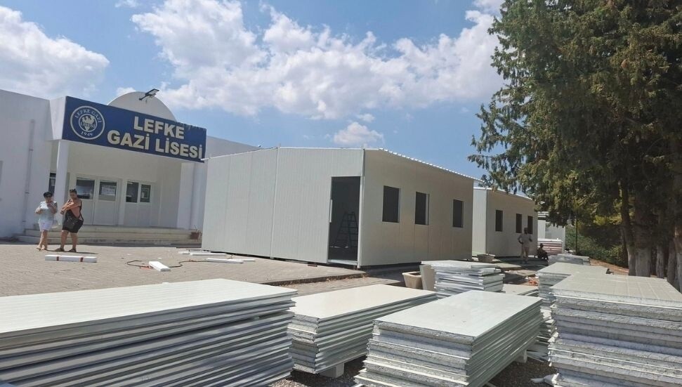 Tarihi Lefke Gazi Lisesi'nin tamamı "konteyner sınıf" oldu