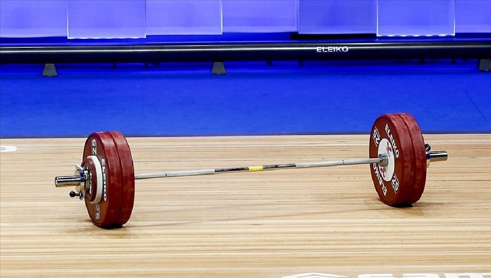 Türkiye milli sporcusu Furkan Özbek, rekor kırarak dünya şampiyonu oldu