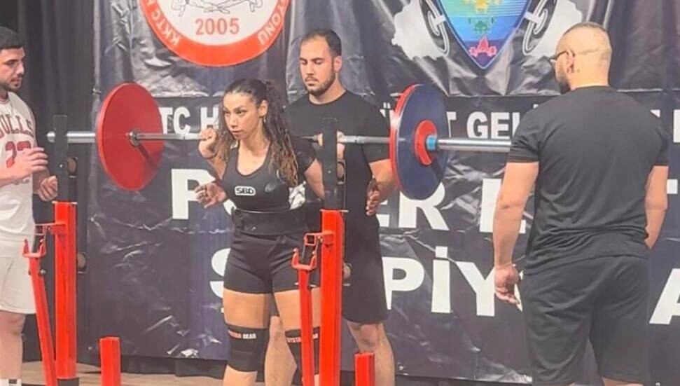 Halter ve Vücut Geliştirme Federasyonu tarafından 'Powerlifting Şampiyonası' düzenlendi