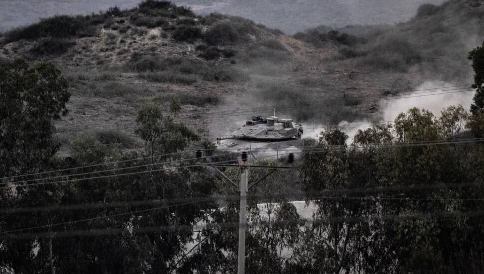 Hizbullah, Lübnan'ın güneyinde 3 İsrail tankını füzeyle vurdu