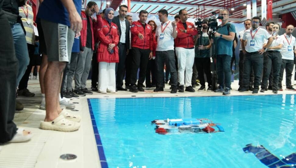 Gençler, TEKNOFEST'te insansız deniz araçları için yarıştı