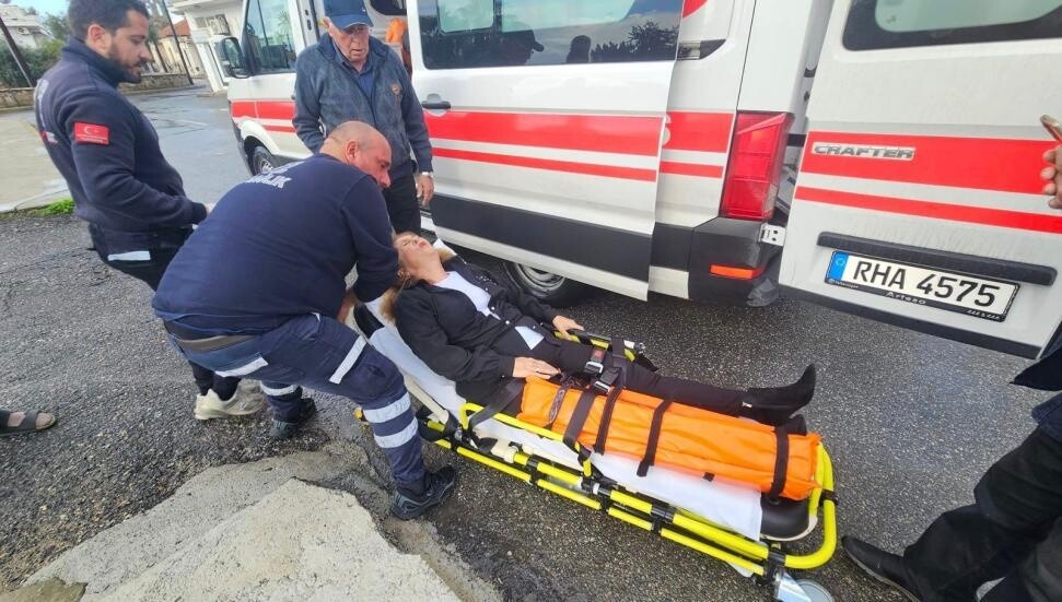 Mağusa’da sokağa terk edilen köpekler bir kişiye saldırdı!