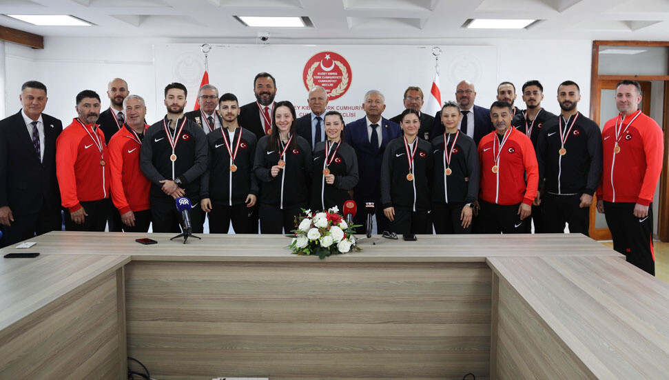 Cumhuriyet Meclisi Başkanı Töre Türkiye Karate Federasyonu heyetini kabul etti