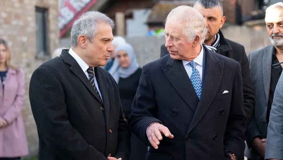 Kral Charles, depremzedelere yardım çalışması yapan gönüllüleri ziyaret etti