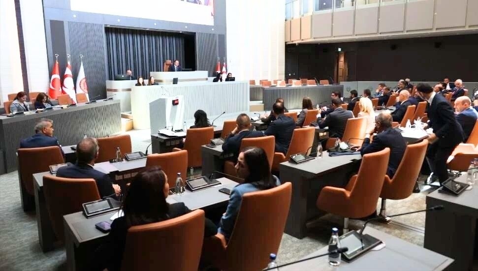 Olağanüstü oturumda milletvekillerine soru hakkı tanınmadı!