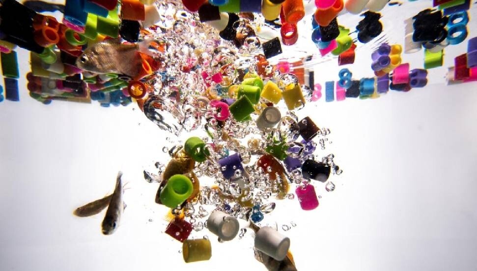 Her evde kullanılan temizlik malzemesi "her ay trilyonlarca mikroplastik bırakıyor"