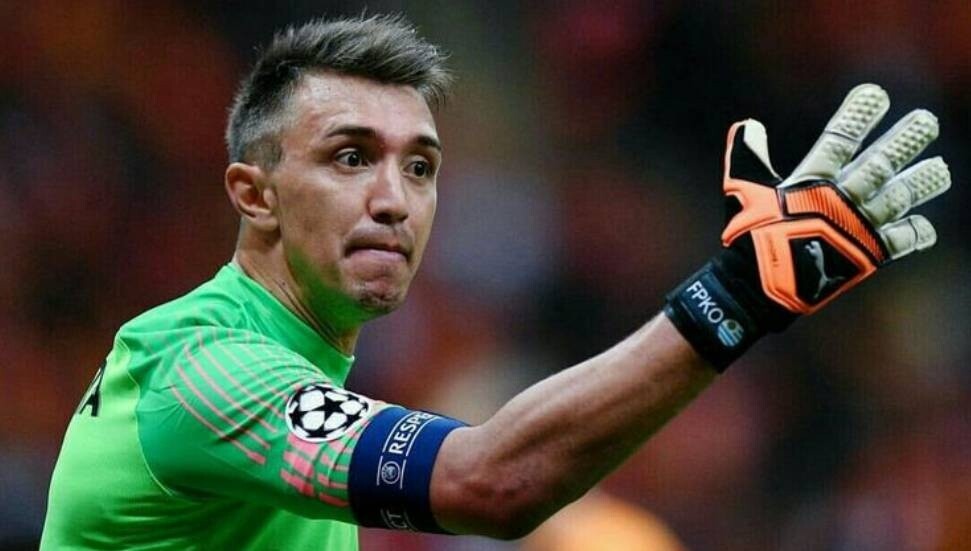 Galatasaray, Muslera'yı 1 sezon daha takımda tutmak istiyor