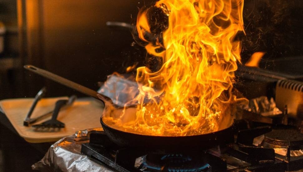 Gazimağusa’da bir evin mutfağında çıkan yangında bir kişi yaralandı!