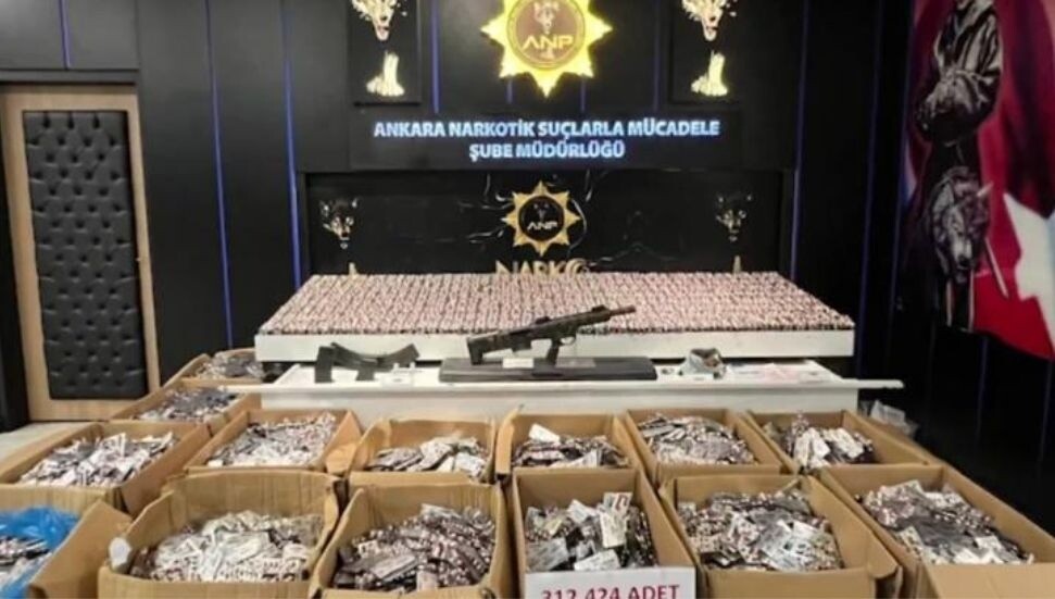 Türkiye İçişleri Bakanı Ali Yerlikaya: 3 ilde 1, 9 milyon uyuşturucu hap ele geçirildi