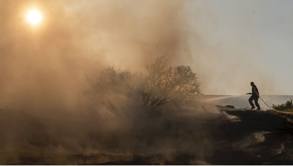 Limasol ve Baf’ta iki ayrı yangın çıktı: Yangın söndürme çalışmaları sürüyor