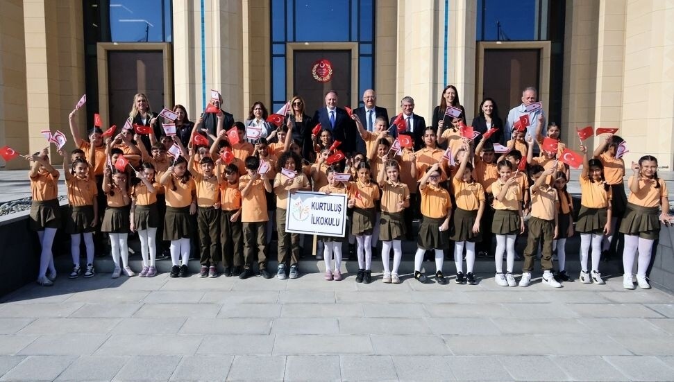 Güzelyurt Kurtuluş İlkokulu öğrencileri Meclis’te çocuk haklarını gündeme taşıdı: Mutlu çocukluk mutlu geleceğin temeli