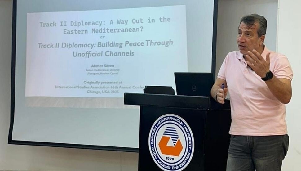 DAÜ’de “II. Kulvar Diplomasisi – Doğu Akdeniz’de Çıkış Yolu mu?” semineri düzenlendi