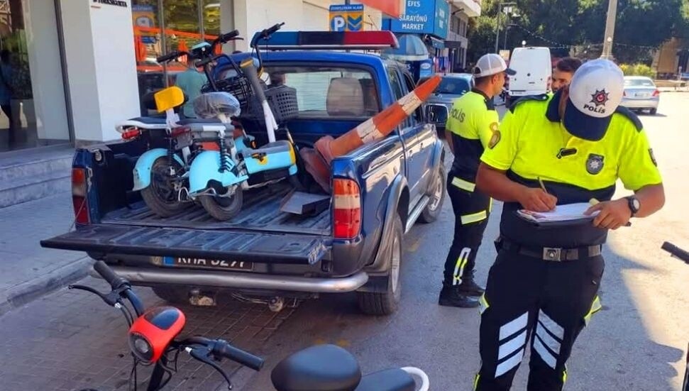 Polis, scooterlar ile ilgili kuralları hatırlattı: 50 km üzerinde olan karayollarında kullanılamaz