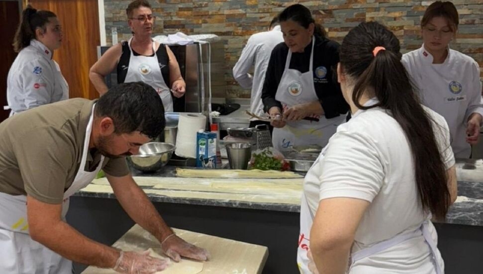 Kıbrıs Mutfağı’nı Keşfet: DAÜ ve Mesarya Belediyesi’nden özel eğitim öğrencilerine makarna atölyesi