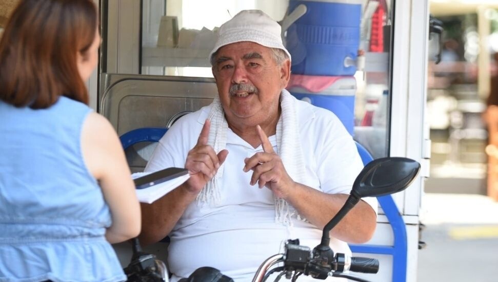 Lefkoşa’nın sulu muhallebici ustası Hakan Aşık: Bu kültür ölmesin, her şeyi öğretmeye hazırım!