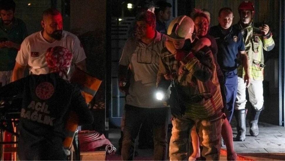 Ankara'da 26 katlı binada yangın: 1'i bebek 3 kişi hayatını kaybetti