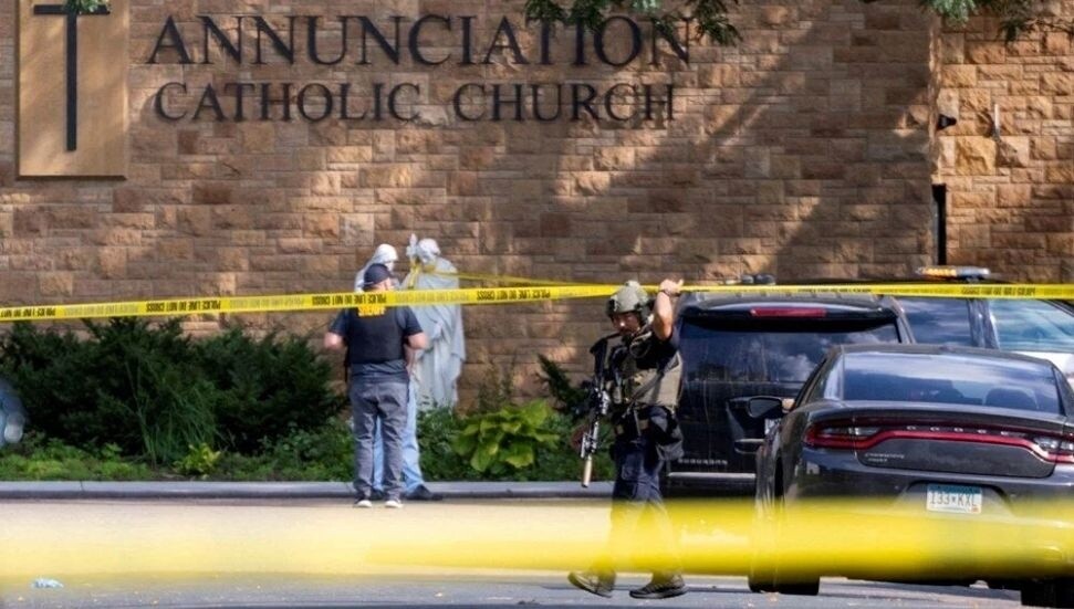Minneapolis'te Katolik okulu katliamcısının şarjörlere yazdıkları ortaya çıktı: "Tanrınız Nerede?"