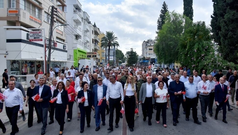 Lefkoşa’da 102. Cumhuriyet Korteji coşkuyla gerçekleştirildi