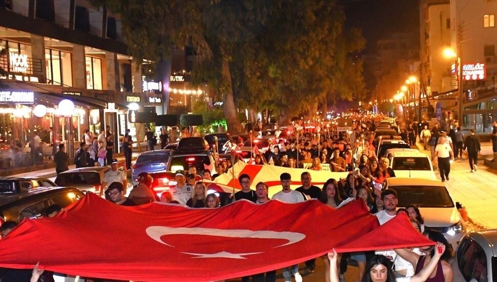 DAÜ’de 29 Ekim coşkusu: Gençlik yürüyüşüyle Türkiye Cumhuriyeti'nin 102'nci yılı kutlandı