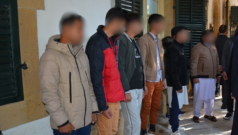 Sahte belge düzenlemek ve kullanmakla itham edilen 4 zanlı cezaevine gönderildi, 2 kişi teminatla serbest