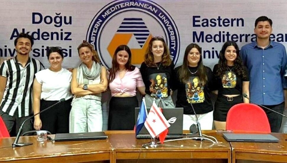 DAÜ’de çeviri günlerine etkileyici final: “Kahramanlar” sahnede