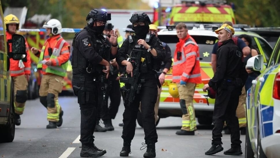 Police Say Four Injured, Man Shot by Officers Near UK Synagogue