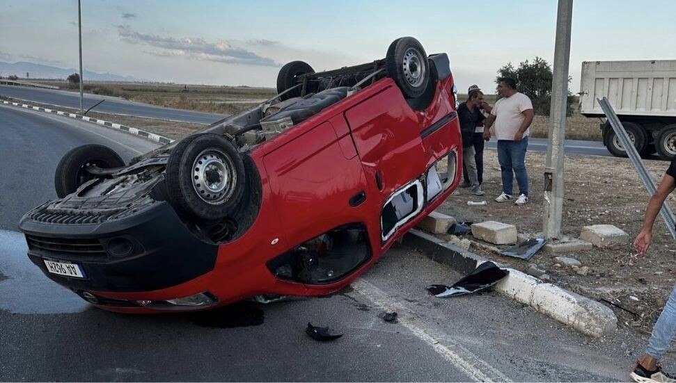 Gazimağusa-Lefkoşa yolunda dikkatsiz sürücü kazaya neden oldu: Yaralı yok!