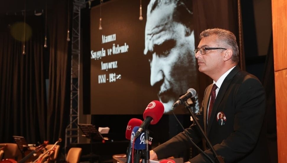 Erhürman, AKM'de Atatürk'ü andı: Hedeflerimize ulaşmak için gecemizi gündüzümüze katacağız