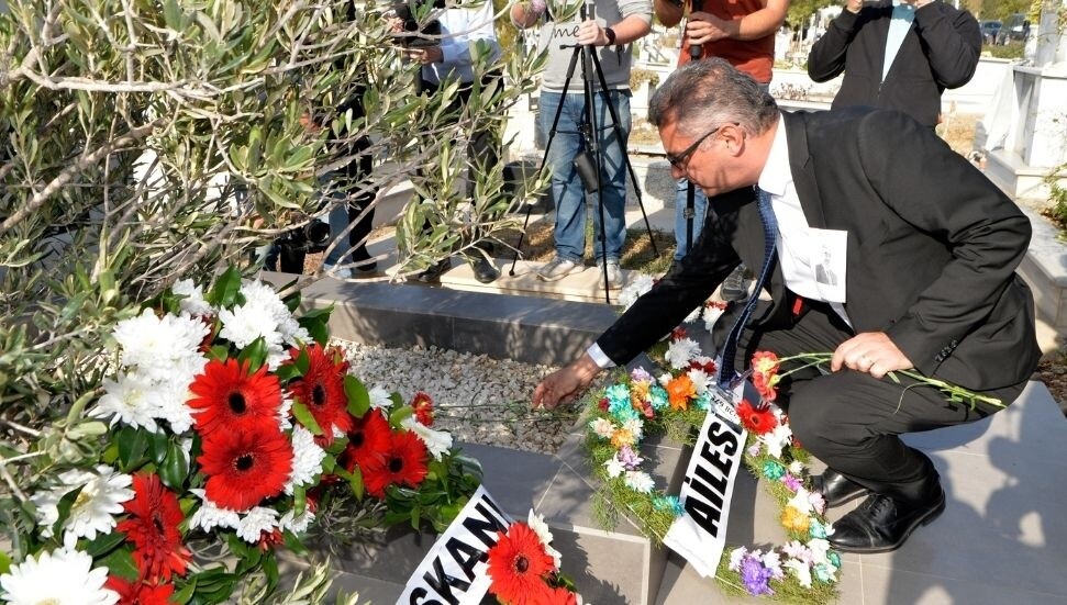 Erhürman, Özker Özgür'ün 20. ölüm yıl dönümü anma törenine katıldı: Işığı yolumuzu aydınlatıyor