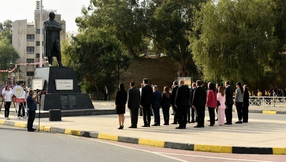 24 Kasım Öğretmenler Günü: Lefkoşa Atatürk Anıtı önünde tören düzenlendi