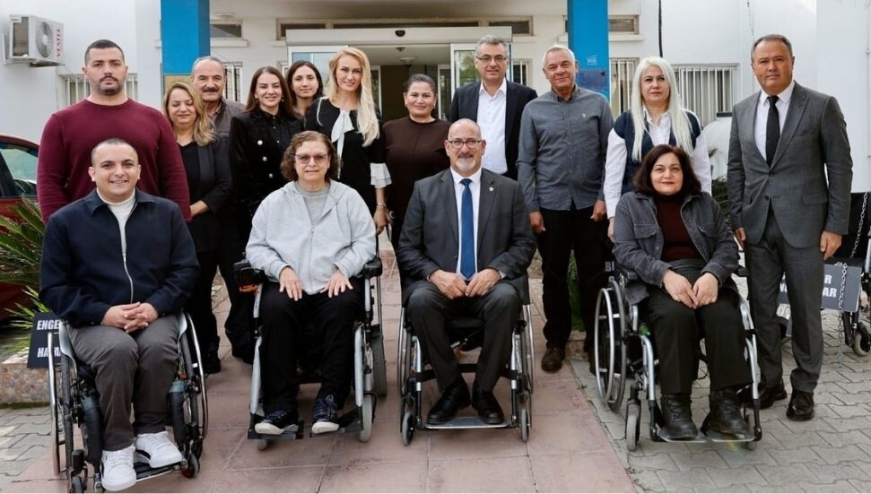 Erhürman, Ortopedik Özürlüler Derneği’ni ziyaret etti: En büyük engel farkında olmamaktır