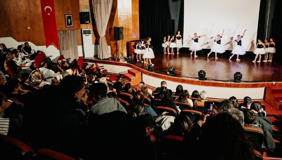 SAM öğrencilerinden “Yüzyıllar Boyu Dans” gösterisi