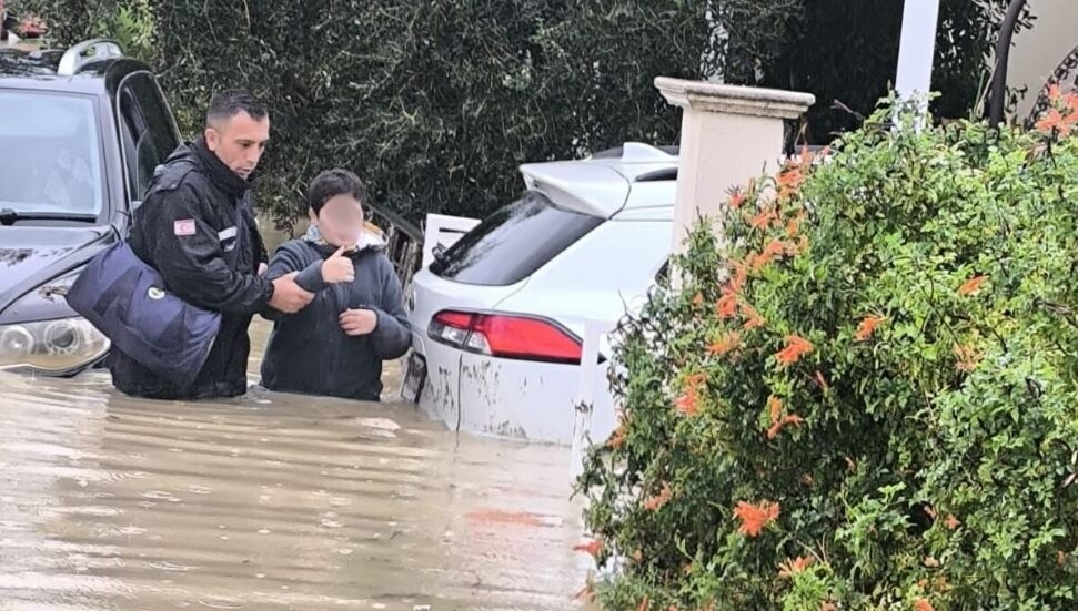 Onan Ltd. bölgesi ve çevresindeki konutlarda  mahsur kalan 7 kişi tahliye edildi