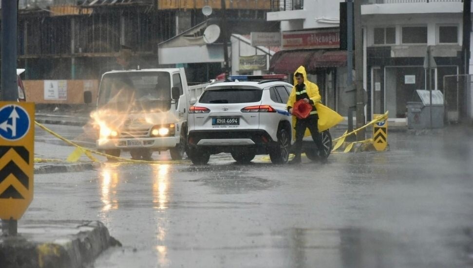 Hastane Çemberi ile Ortaköy trafik ışıkları arası trafiğe açıldı