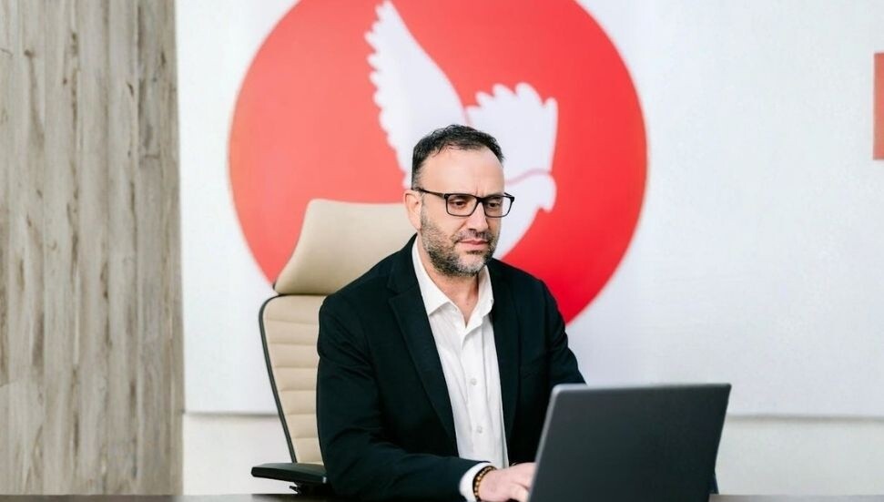 Zeki Çeler: Arıklı siyasete girdiğinden beri toplumu bölüyor; Meclis'te toplumu geren bir dili var