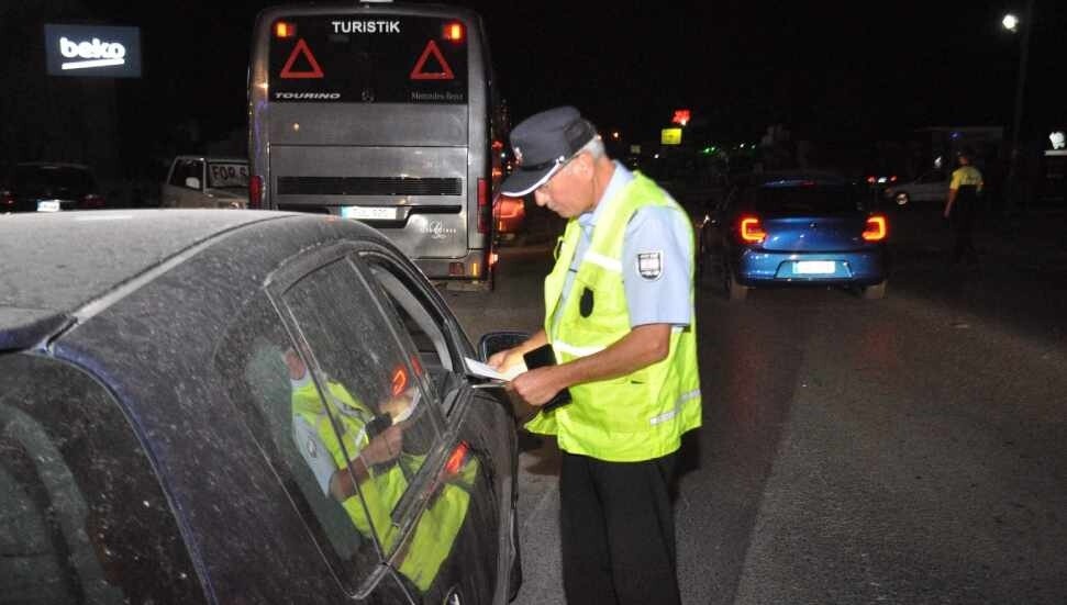 Trafik denetimlerinde 505 araç sürücüsü rapor edildi