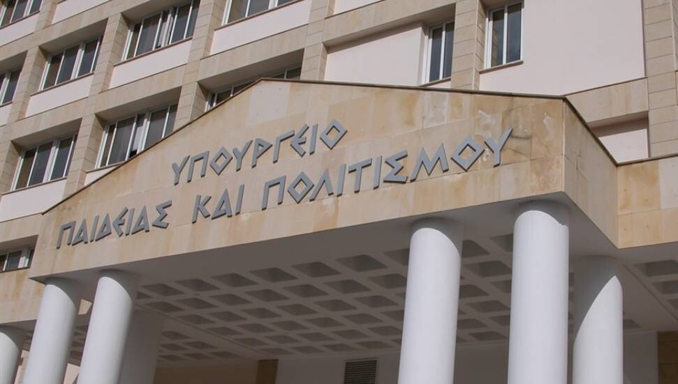 Rum Eğitim Bakanlığı, Güney Kıbrıs'ta öğrencilerin Kıbrıs sorununa ilgisinin azaldığını tespit etti