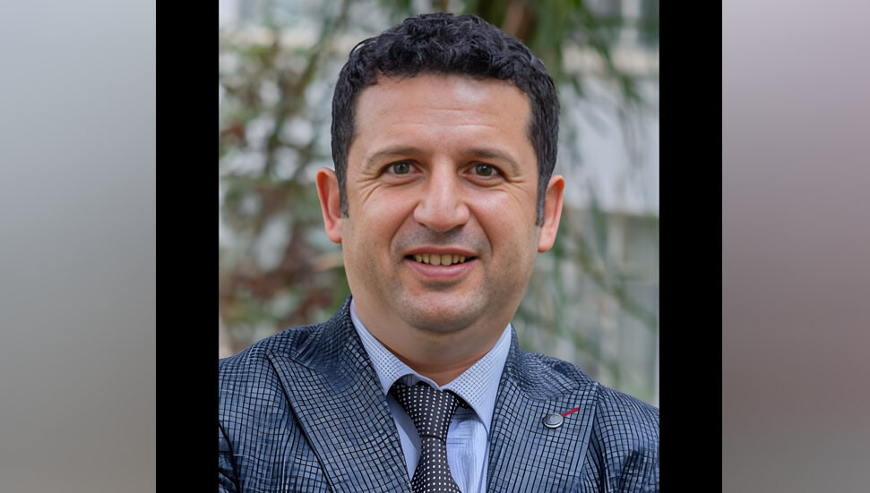 Prof. Dr. İzzet Sakallı’ya Kanada’dan üçüncü kez “Üstün Hakem” ödülü!
