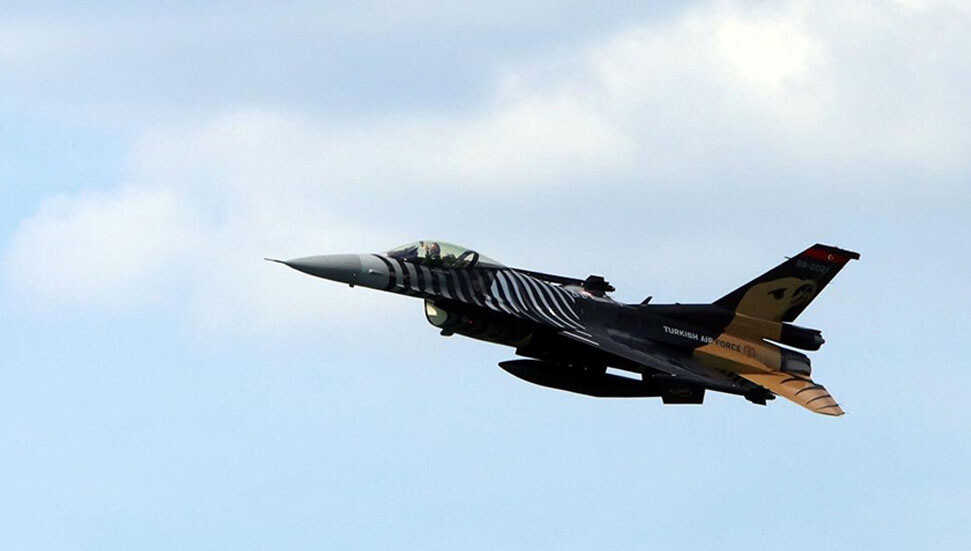 Dünya havacılık tarihinde bir ilki SOLOTÜRK pilotu gerçekleştirdi!