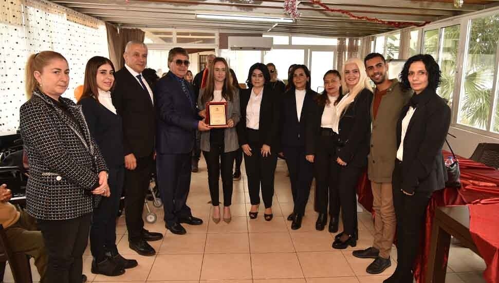 Başbakan Ünal Üstel, Lapta Huzurevi’ni ziyaret etti