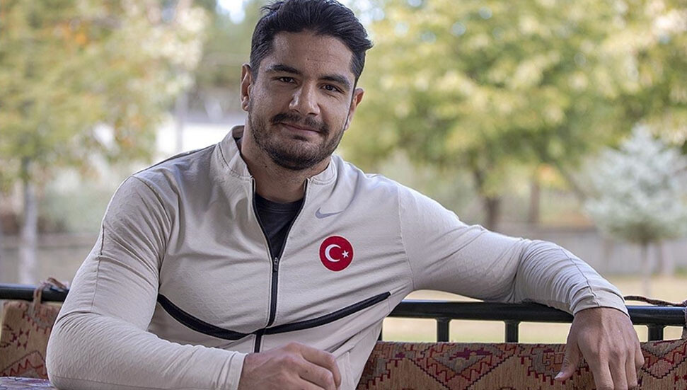 Türk sporunun yaşayan efsanesi Taha Akgül, güreşi bıraktı