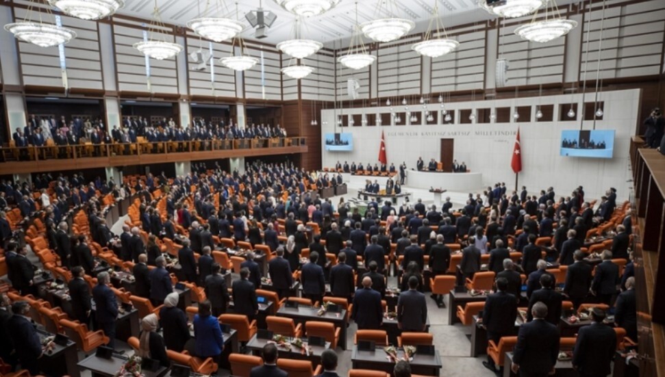 TBMM’de kazanan vekiller yemin etti