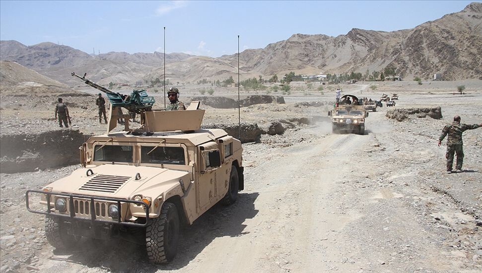 Afganistan'da 2 vilayet merkezi Taliban kontrolüne geçti