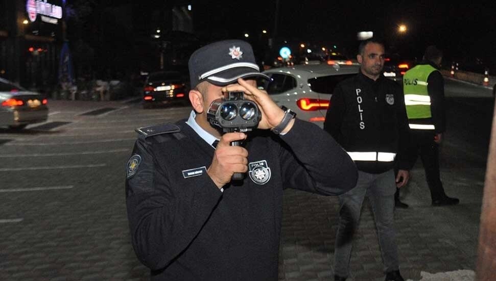 Trafik denetiminde durdurulan şahıs polise kendisini başka biri olarak tanıttı!