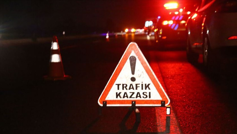 Direksiyon hakimiyetini kaybeden alkollü sürücü Alperen Yaşar, çok sayıda araca çarparak durabildi!