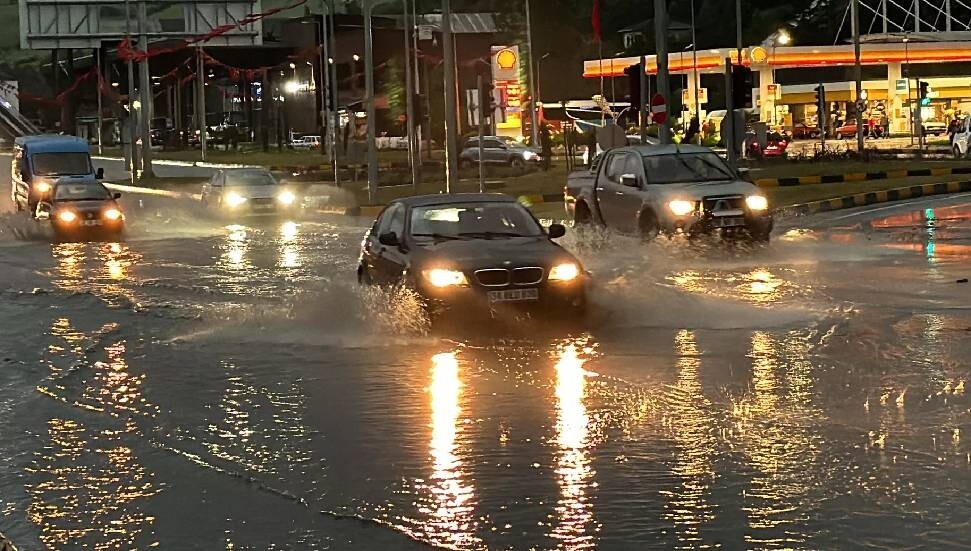 Türkiye'nin birçok ilinde sağanak etkili oldu
