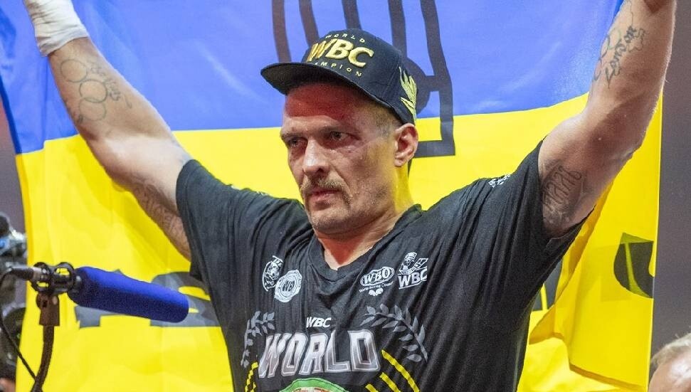 Tyson Fury'i yenen Oleksandr Usyk, dünya ağır sıklet şampiyonu