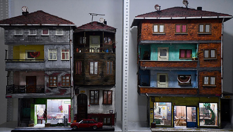 Üç boyutlu modelleme tekniğiyle yaptığı minyatür evler gerçeğini aratmıyor