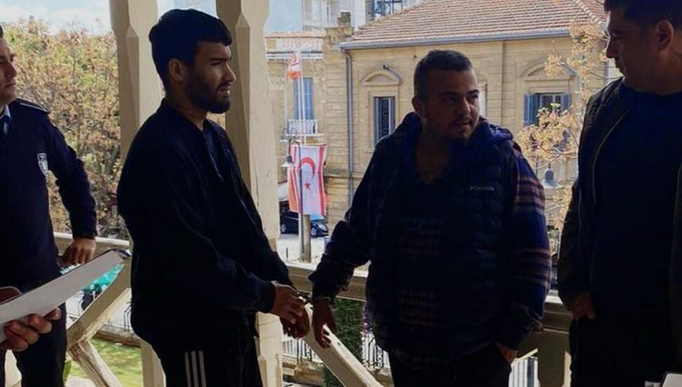 Zorla eve girdiler, 60 bin TL değerinde eşya çaldılar