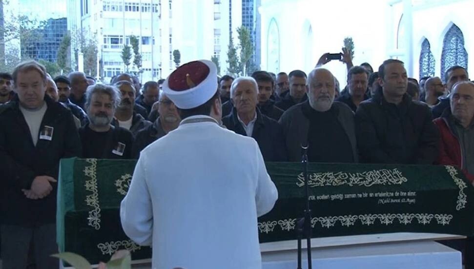 Oyuncu Vural Çelik son yolculuğuna uğurlandı